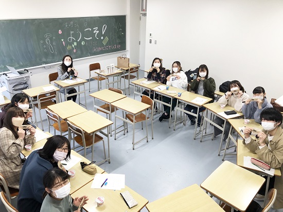 濱崎佳寿子さんと生活・総合専修1年生の学生