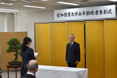 謝辞を述べる國府華子教授