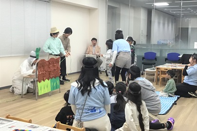 お面で登場人物になりきって演じるよー！東海テレビアナウンサー庄野俊哉氏と共に（おめんでへんしん！ぼくもわたしも絵本の主人公！）