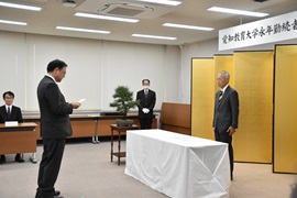 謝辞を述べる北村一浩教授