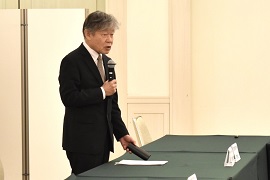 あいさつをする市野聖治会長