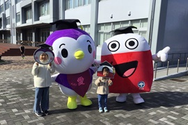 愛教ちゃんとエディになって、みんなでハイポーズ♪