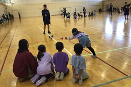 ボールに当てろ！<br>（高校生と遊ぼう！笑顔！元気！バルシューレ＆ボッチャ体験）