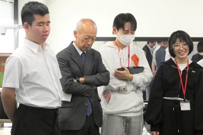 ほほーっと、皆の作品に感心。