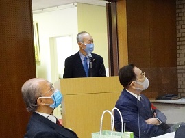 本学の取り組みを説明する野田学長