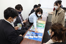 生態系8並べでカードを並べていく