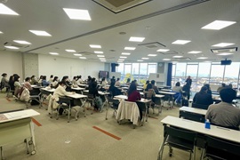 講演開始時の様子