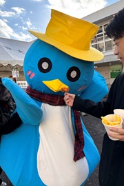 大学祭実行委員会マスコットのとりっぺ