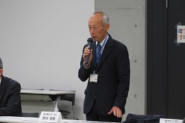 あいさつをする野田敦敬学長