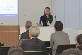 自らの経験を交えて講演する福本理恵氏