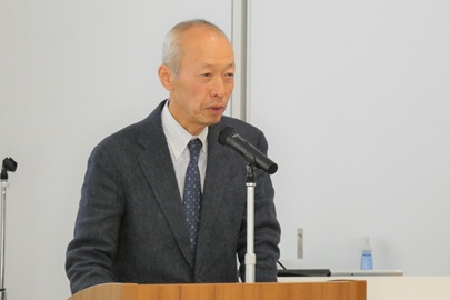 開会あいさつをする野田敦敬学長