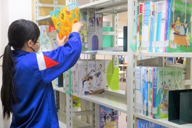 書架整理の様子