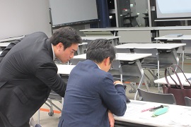 藤吉 俊晴 氏（左）