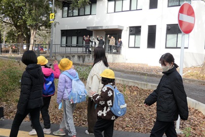 気をつけて帰ってね！また遊ぼう！