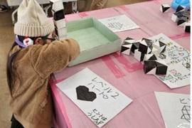 ちけっとるーむで遊ぶ子どもの様子