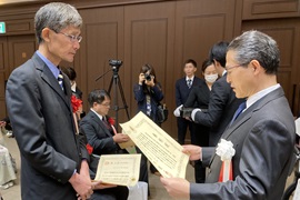表彰を受ける森崎博志教授