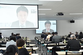 基調講演をする文部科学省 小畑康生氏