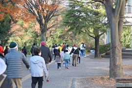 構内を確認しながら歩いて行きます