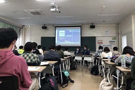 施設についての説明の様子