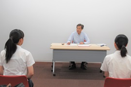 教員就職特任指導員による面接指導の様子