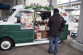 永遠のアリスによるベトナム料理のキッチンカー