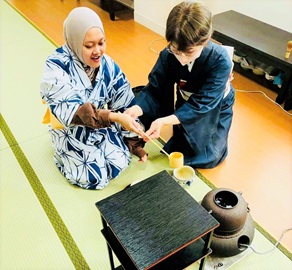 市邨（いちむら）高等学校での茶道体験