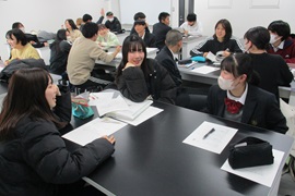 大学生と意見交換<br>（初等理科教育法Ａ）