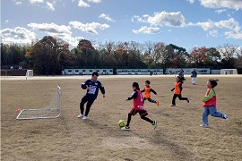 ゴールは目前！決めるよー！（サッカー）