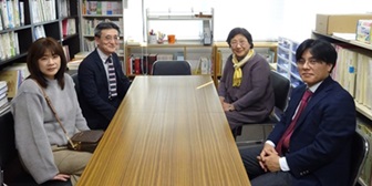山根真理研究室にて