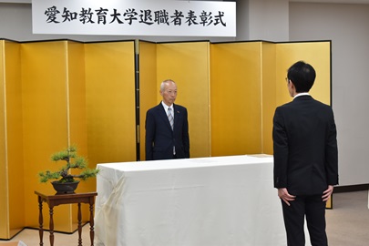 謝辞を述べる矢島正浩教授