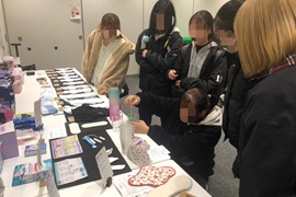 さまざまな生理用品で吸水実験にチャレンジ！