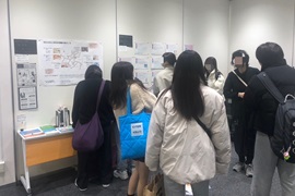 展示に触れながら、婦人科医の先生に気軽に質問！