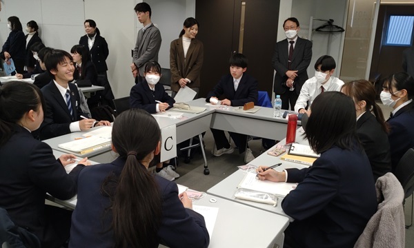 多様な考え方を尊重しながら和やかに議論