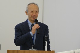 あいさつをする野田敦敬学長