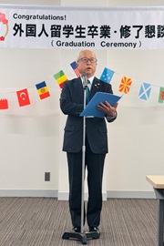 来賓代表(刈谷市国際交流協会会長
鈴木文三郎氏)のあいさつ
