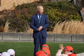 野田敦敬学長から「楽しく探検しようね！」