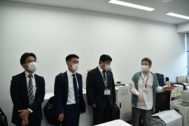 教育交流館ICT活用等普及推進統括部門活動拠点<br>こらぼの見学の様子