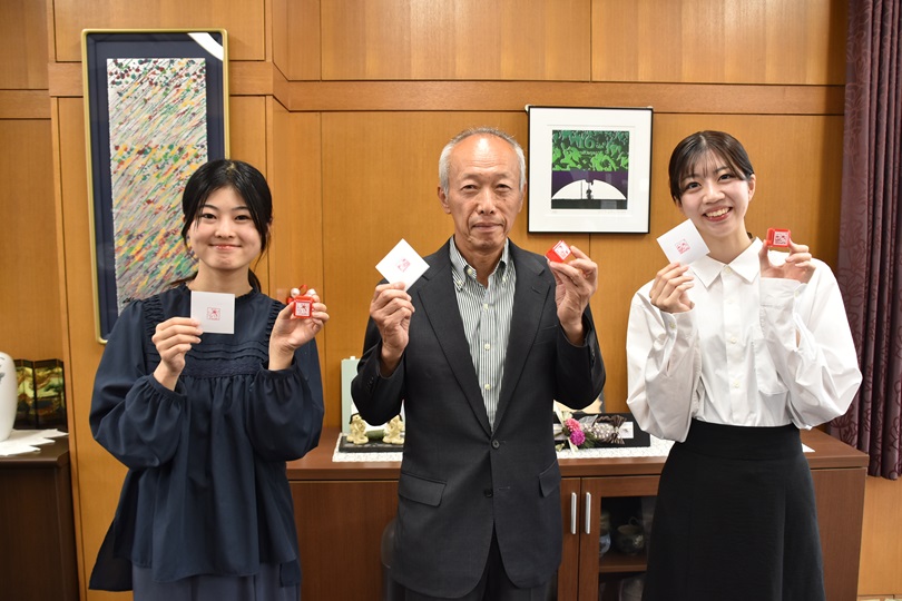生協にて好評発売中！