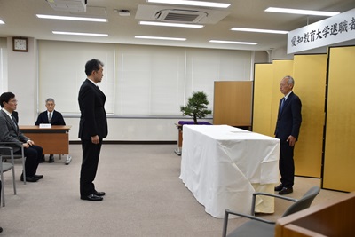 謝辞を述べる児玉康一教授