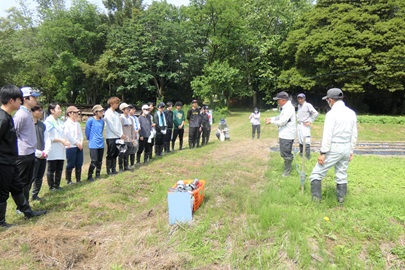 近藤末男さん「苗はこう植えるんだよ」