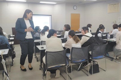 講座の参加者同士で意見交換