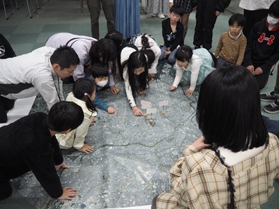 藤前干潟の場所と地域を地図で確認する参加者