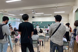 実験を見学