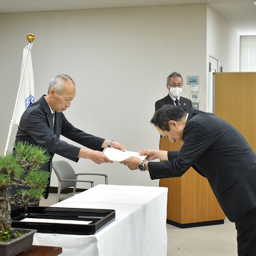 2023年6月27日 「令和5年度愛知教育大学名誉教授称号記授与式」を行い