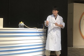 容器の中の空気を抜くとラップはどうなる!?