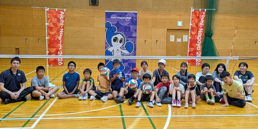 集合写真： Sitting volleyballのファンが増えました
