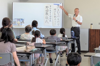 講座の内容を説明する野田敦敬学長