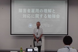 開会のあいさつをする野田敦敬学長