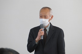 開会のあいさつをする 野田敦敬学長