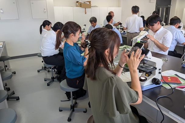 顕微鏡での観察を写真に記録